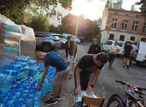 Pomoc powodzianom w ramach Szkolnego Klubu Wolontariusza