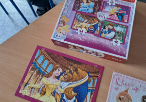 Zdjęcie prezentujące ułożone puzzle