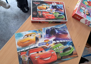 Zdjęcie prezentujące ułożone puzzle