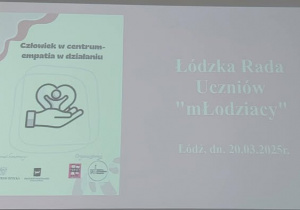 Ekran z prezentacją w trakcie spotkania