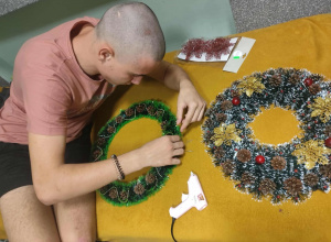 Przygotowywanie dekoracji świątecznych